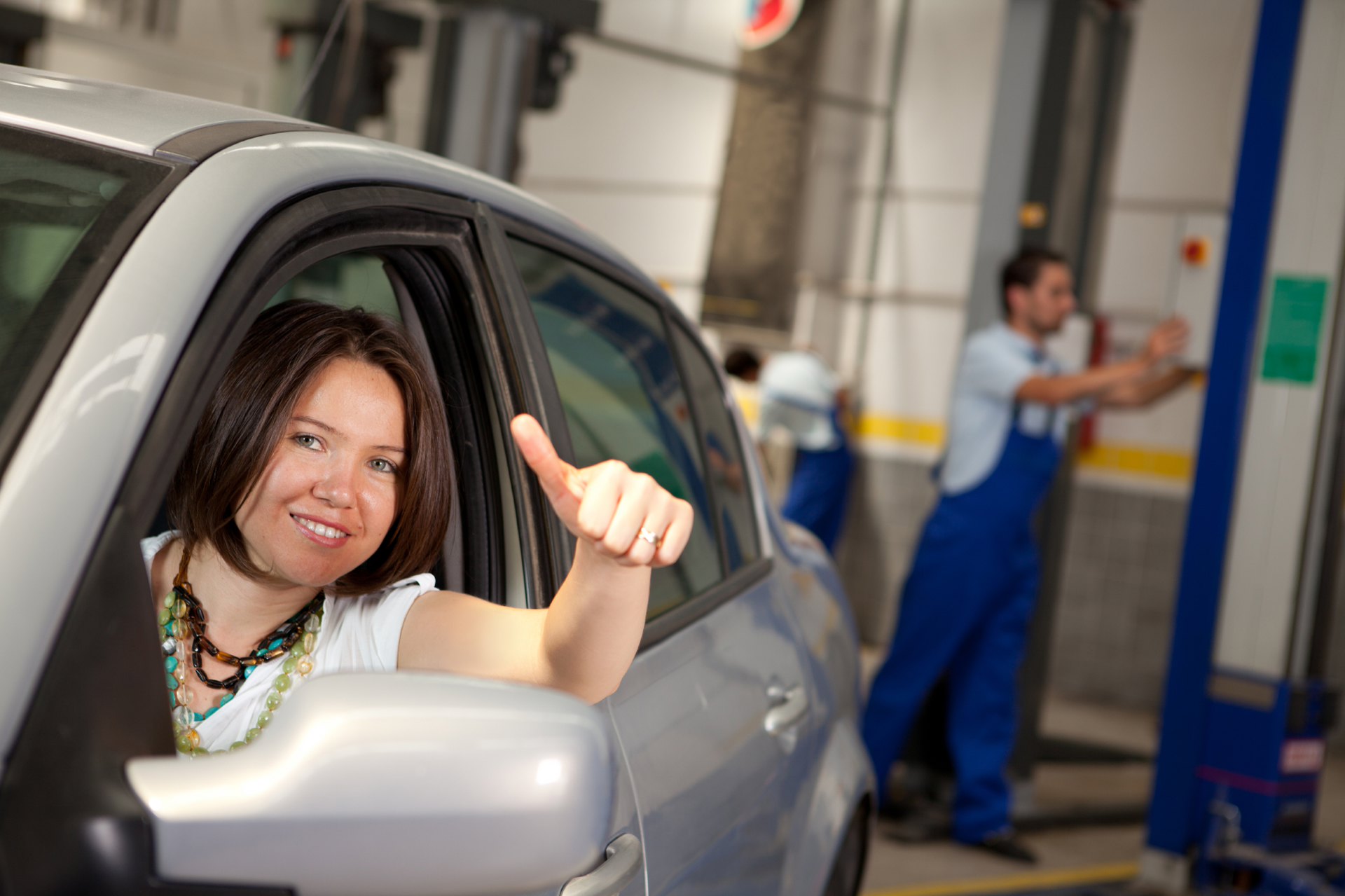 What will you see when you hire an auto repair service center? - Mike's